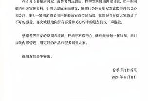 笑容灿烂！罗克在巴塞罗那拍摄宣传照片